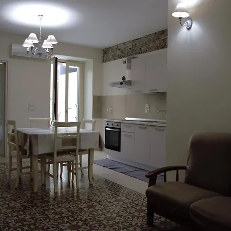 Le Antiche Mura -casa Con Giardino