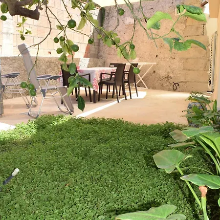 Le Antiche Mura -casa Con Giardino *