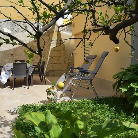 Le Antiche Mura -casa Con Giardino