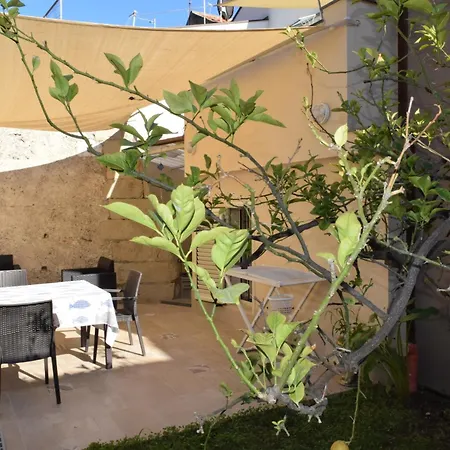 Le Antiche Mura -casa Con Giardino * 米拉佐