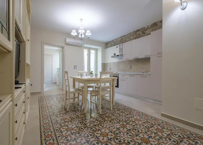 Le Antiche Mura -casa Con Giardino * Милаццо