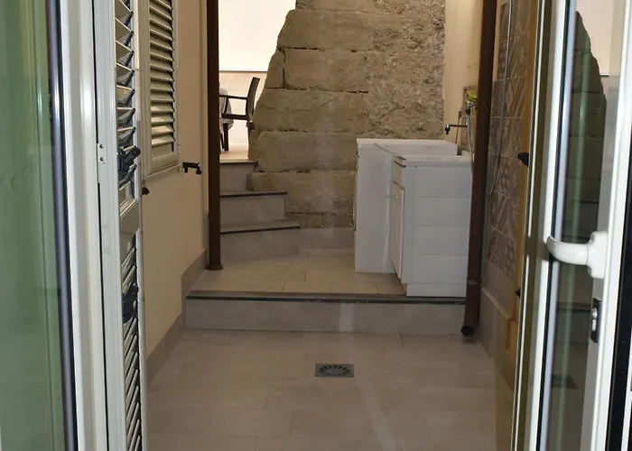 Le Antiche Mura -casa Con Giardino * Милаццо