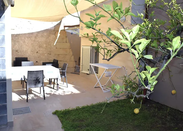 Le Antiche Mura -casa Con Giardino *